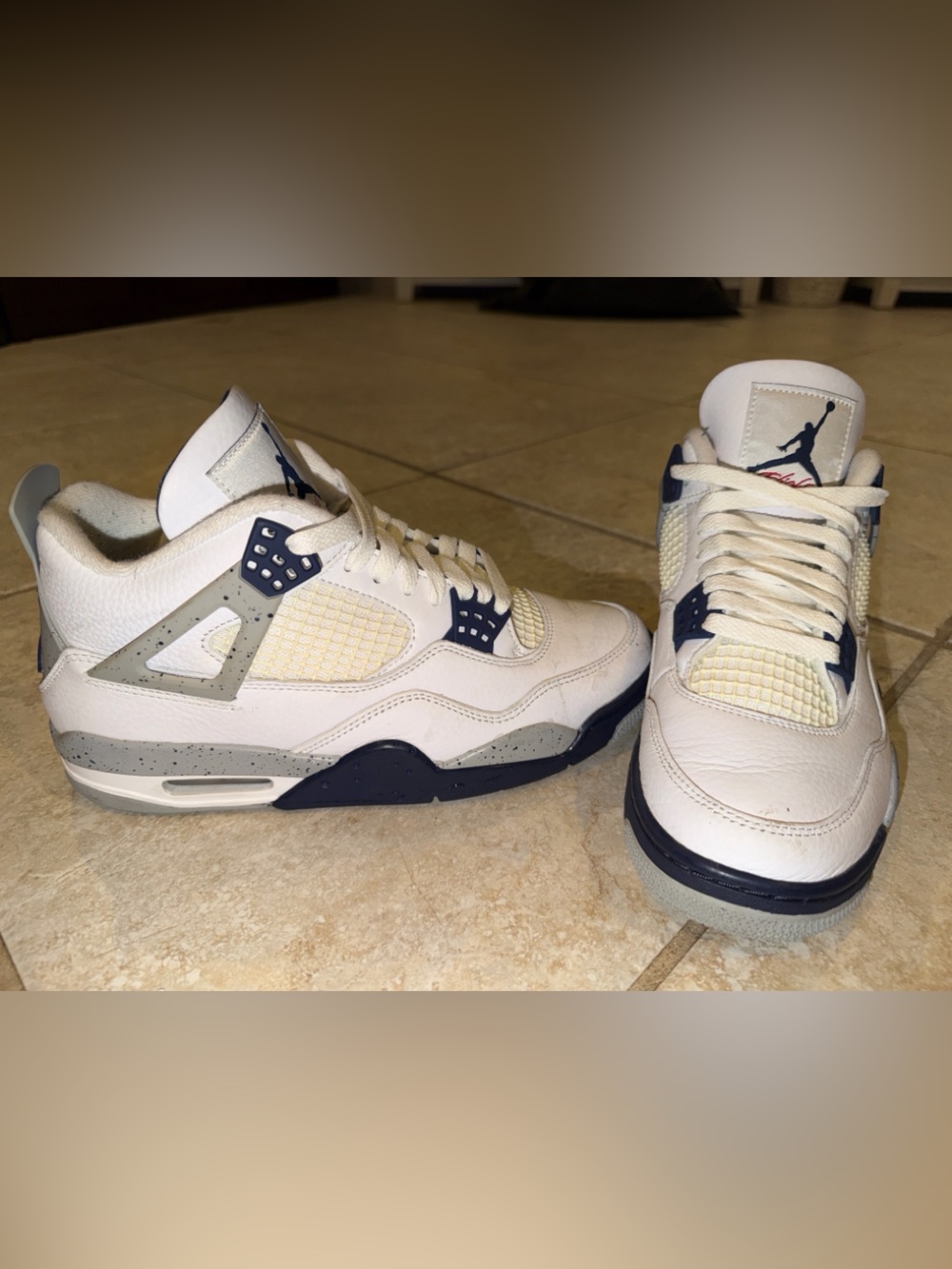 Jordan Air Jordan 4 Retro 'Midnight Navy' Sneakers in White & Blue